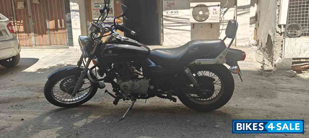 Bajaj Avenger 200 DTS-i