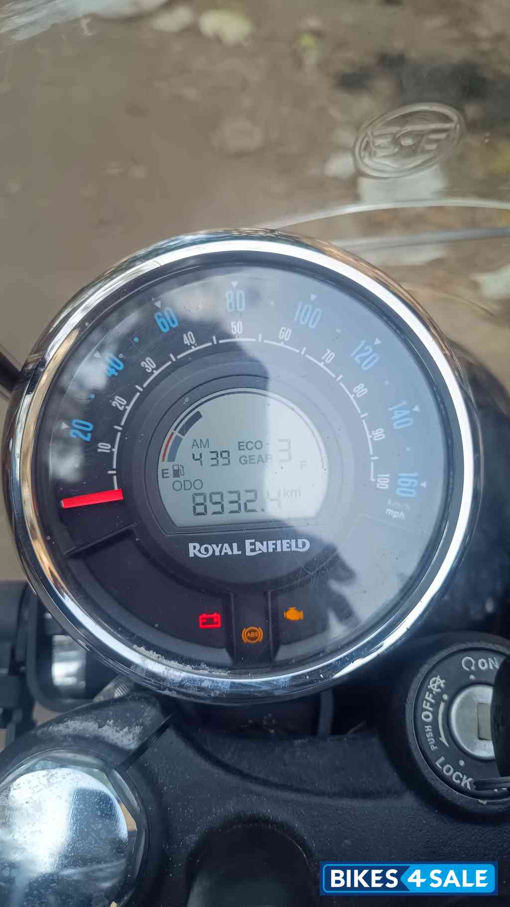 Silver Royal Enfield Meteor 350 Supernova