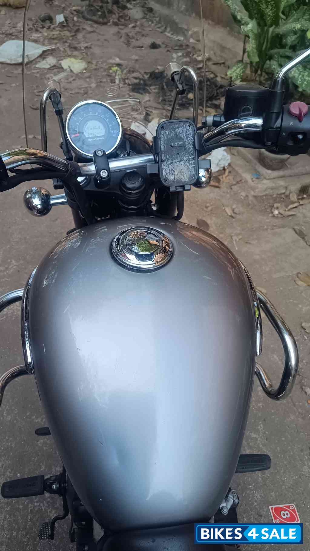 Silver Royal Enfield Meteor 350 Supernova