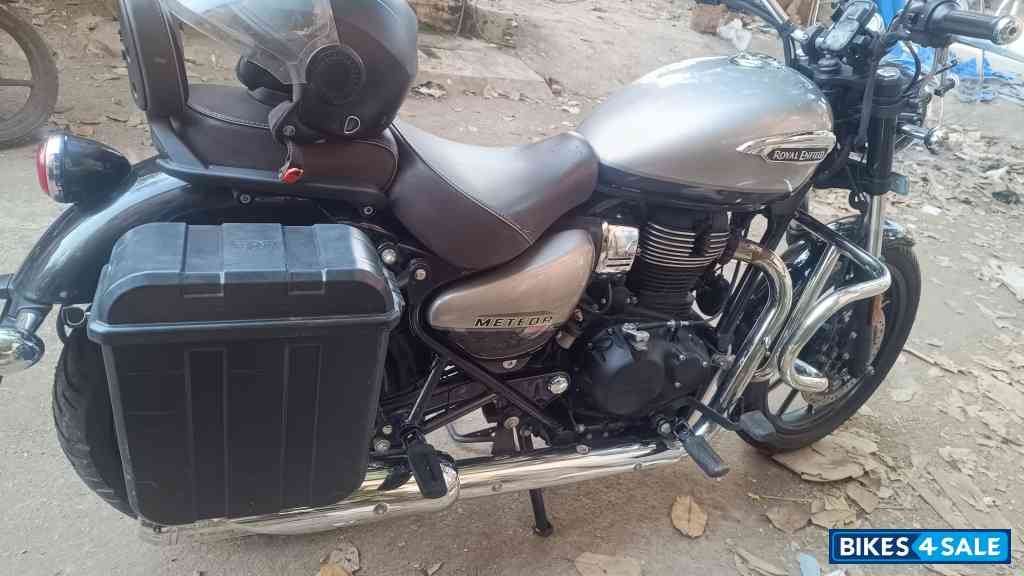 Silver Royal Enfield Meteor 350 Supernova