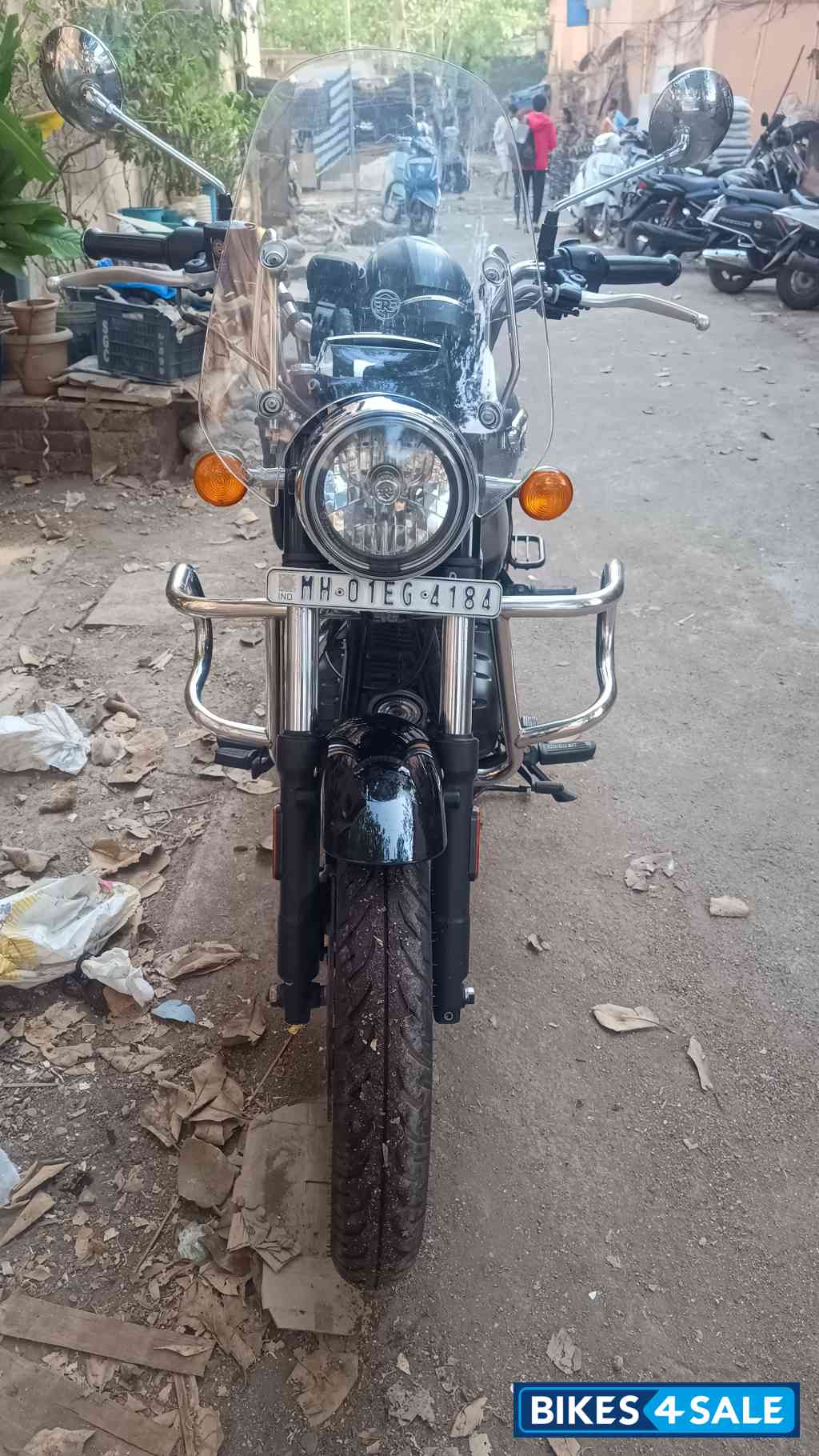 Silver Royal Enfield Meteor 350 Supernova