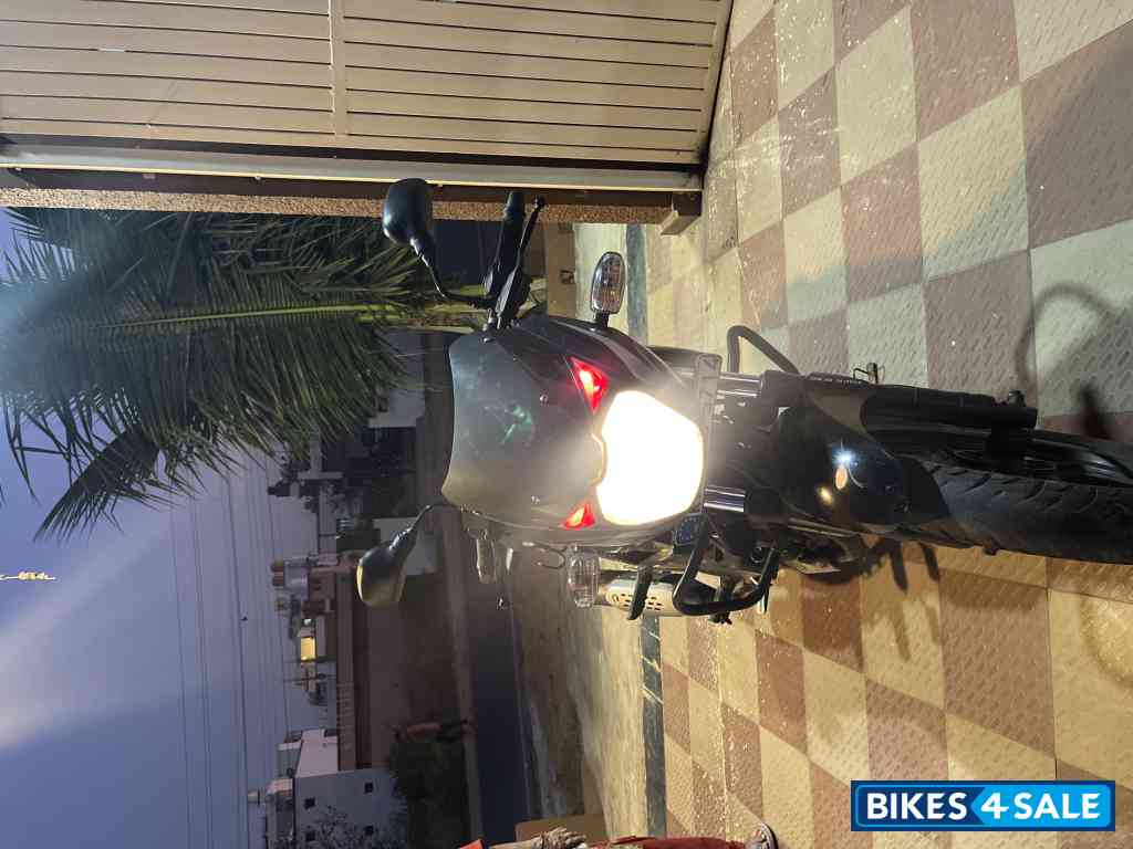 Black Bajaj Pulsar 150 Twin Disc