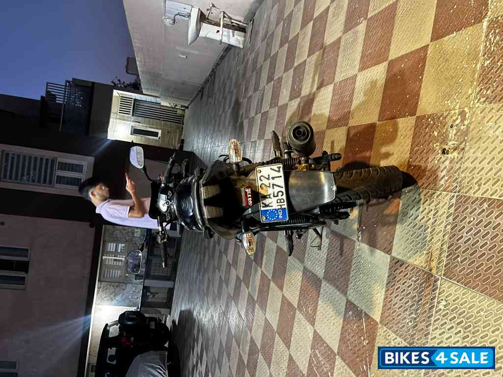 Black Bajaj Pulsar 150 Twin Disc