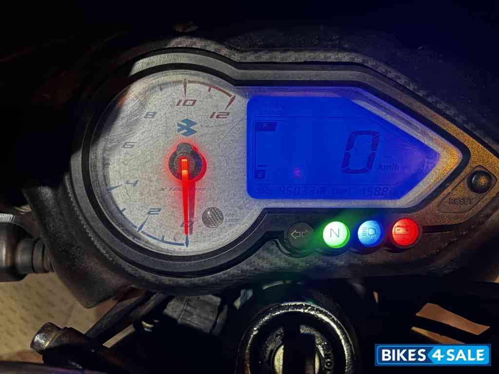 Black Bajaj Pulsar 150 Twin Disc