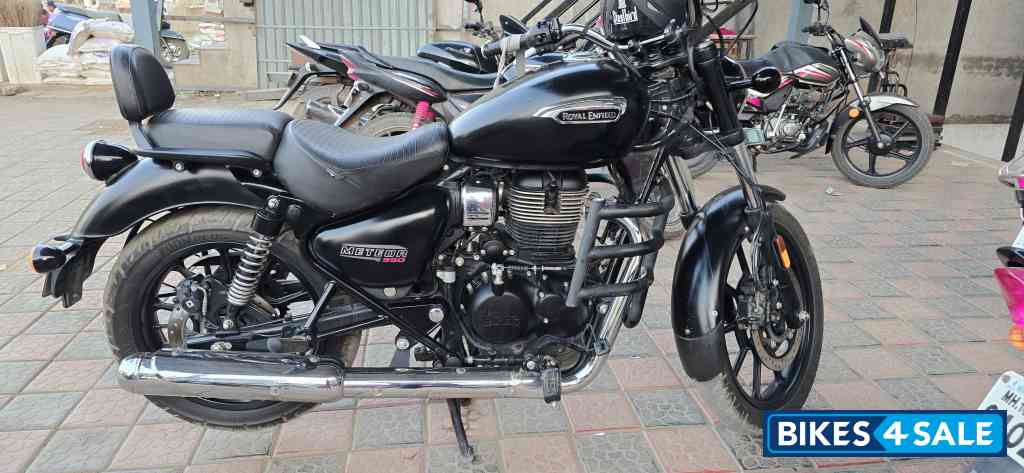 Stellar Black Royal Enfield Meteor 350 Stellar