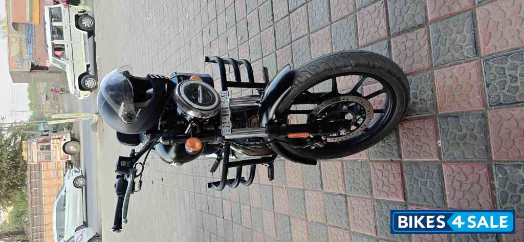 Stellar Black Royal Enfield Meteor 350 Stellar