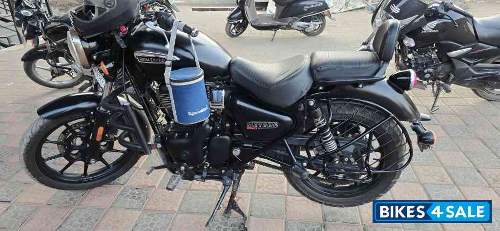 Stellar Black Royal Enfield Meteor 350 Stellar
