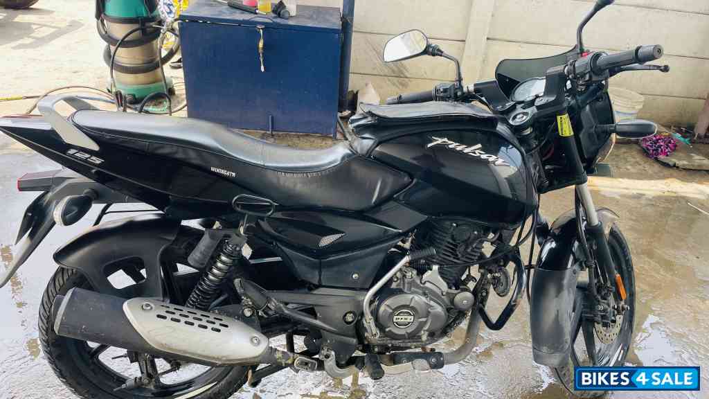 Bajaj Pulsar 125 Neon