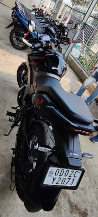 Stealth Black Hero Xtreme 160R 4V Connected 2.0