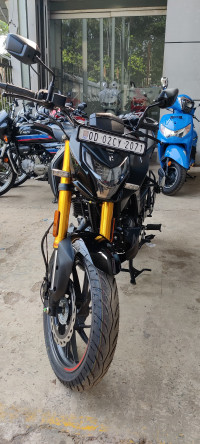 Stealth Black Hero Xtreme 160R 4V Connected 2.0