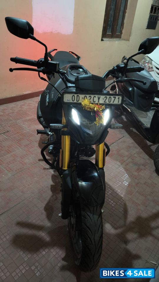 Stealth Black Hero Xtreme 160R 4V Connected 2.0