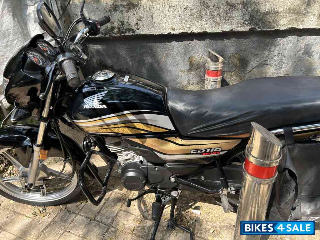 Black Honda CD 110 Dream Deluxe BS6