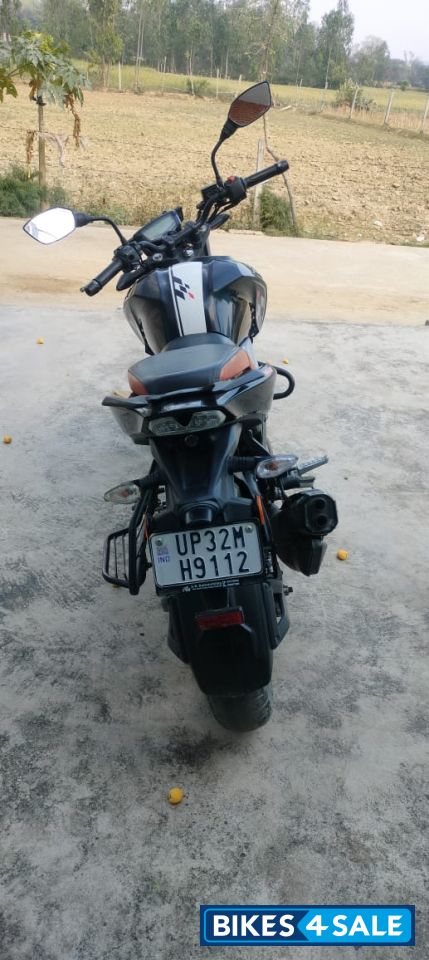 Black TVS Apache RTR 160 4V BS6