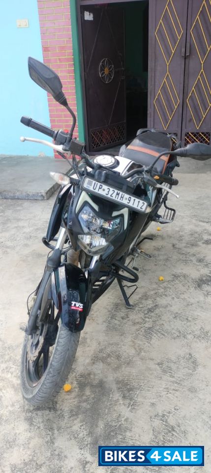 Black TVS Apache RTR 160 4V BS6
