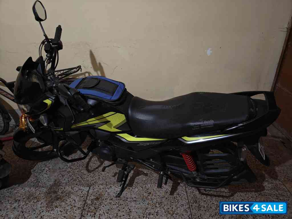 Black Honda SP125