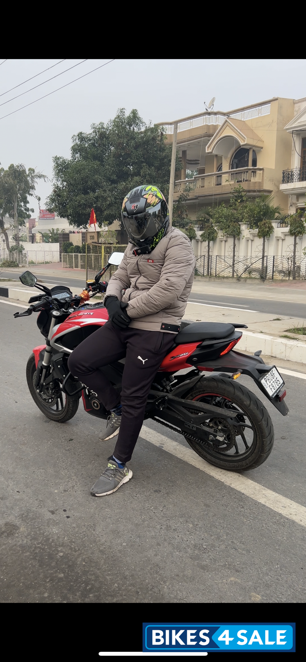 Red Bajaj Dominar 250