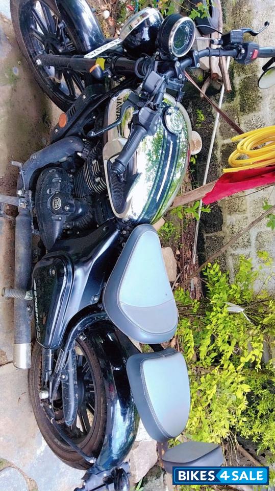 Black Mistic Jawa 42 Bobber Black Mirror