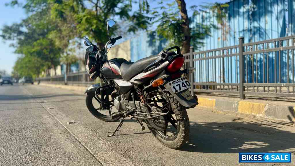 Black Red Bajaj Platina 125 DTS-Si