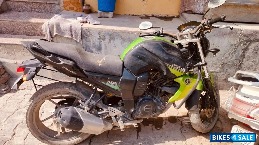 Black And Green Yamaha FZ-S