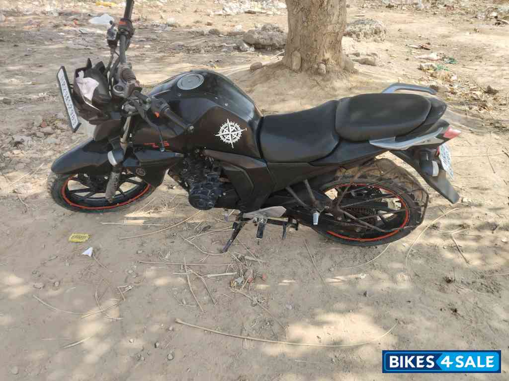 Black Yamaha FZ-S FI V2 Black Yamaha FZ-S FI V2