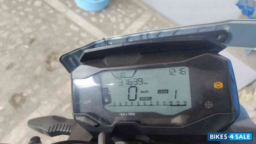 Limestone Metallic BMW G 310 R