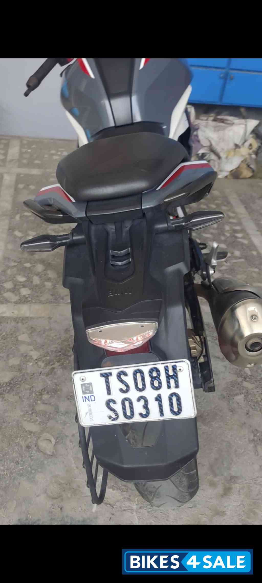 Limestone Metallic BMW G 310 R