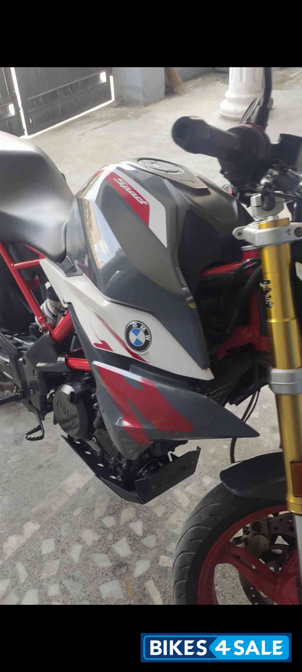 Limestone Metallic BMW G 310 R