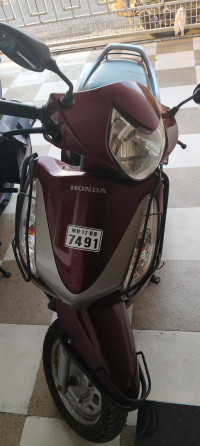 Red Honda Aviator
