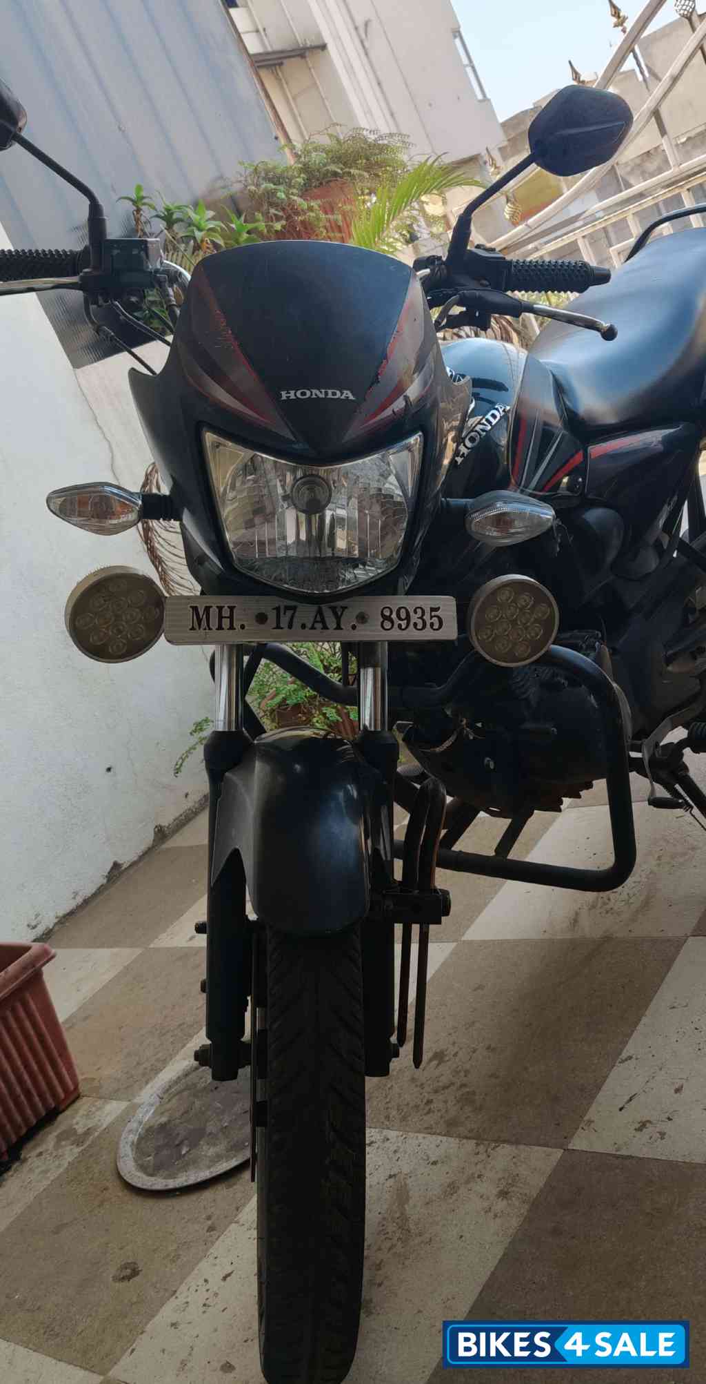 Black Honda Shine 125 Disc