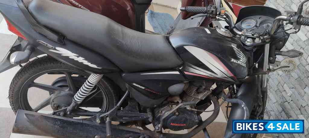 Black Honda Shine 125 Disc