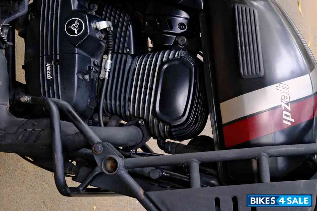 Yezdi Adventure Gloss