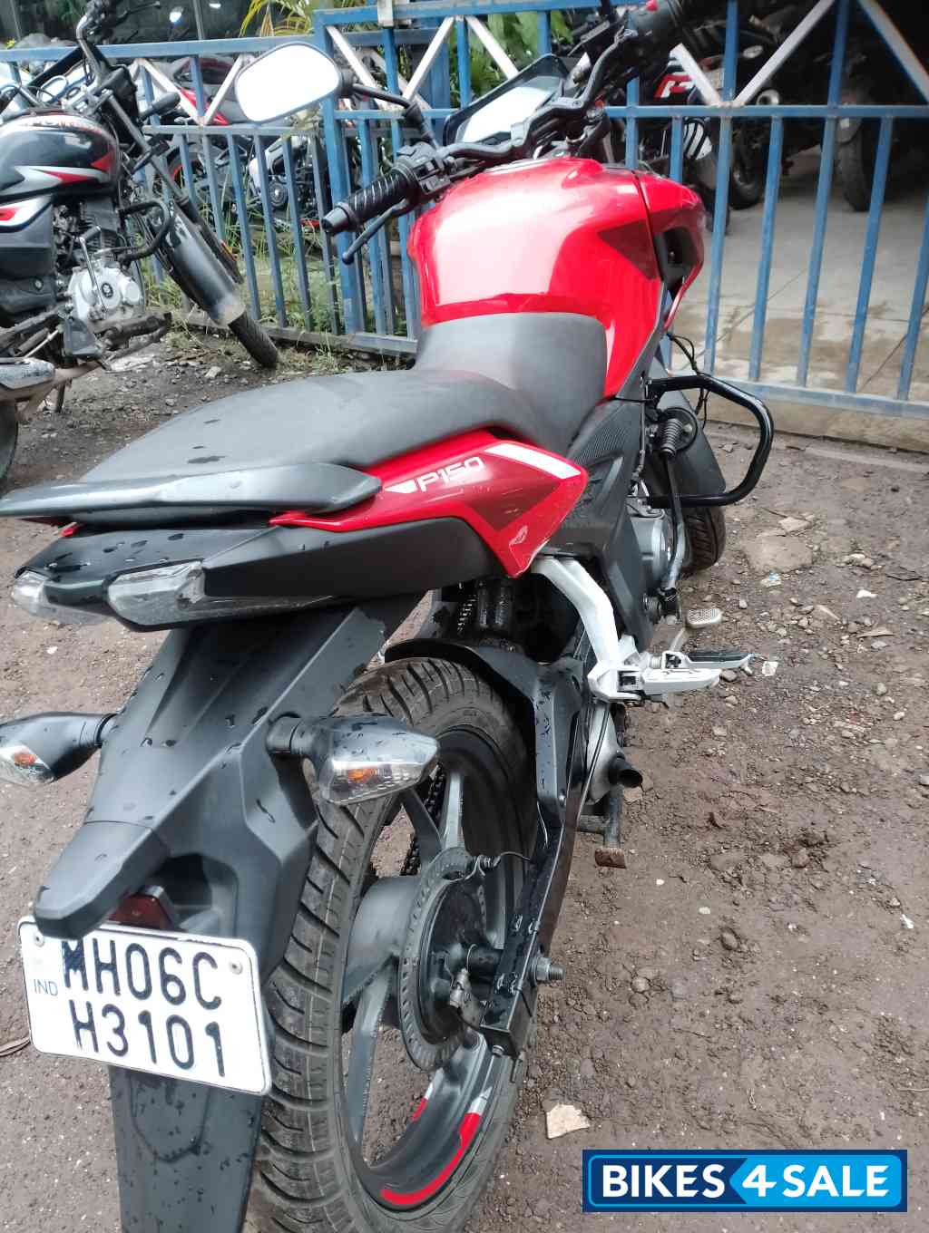 Bajaj Pulsar P150 Single Disc Single Seat