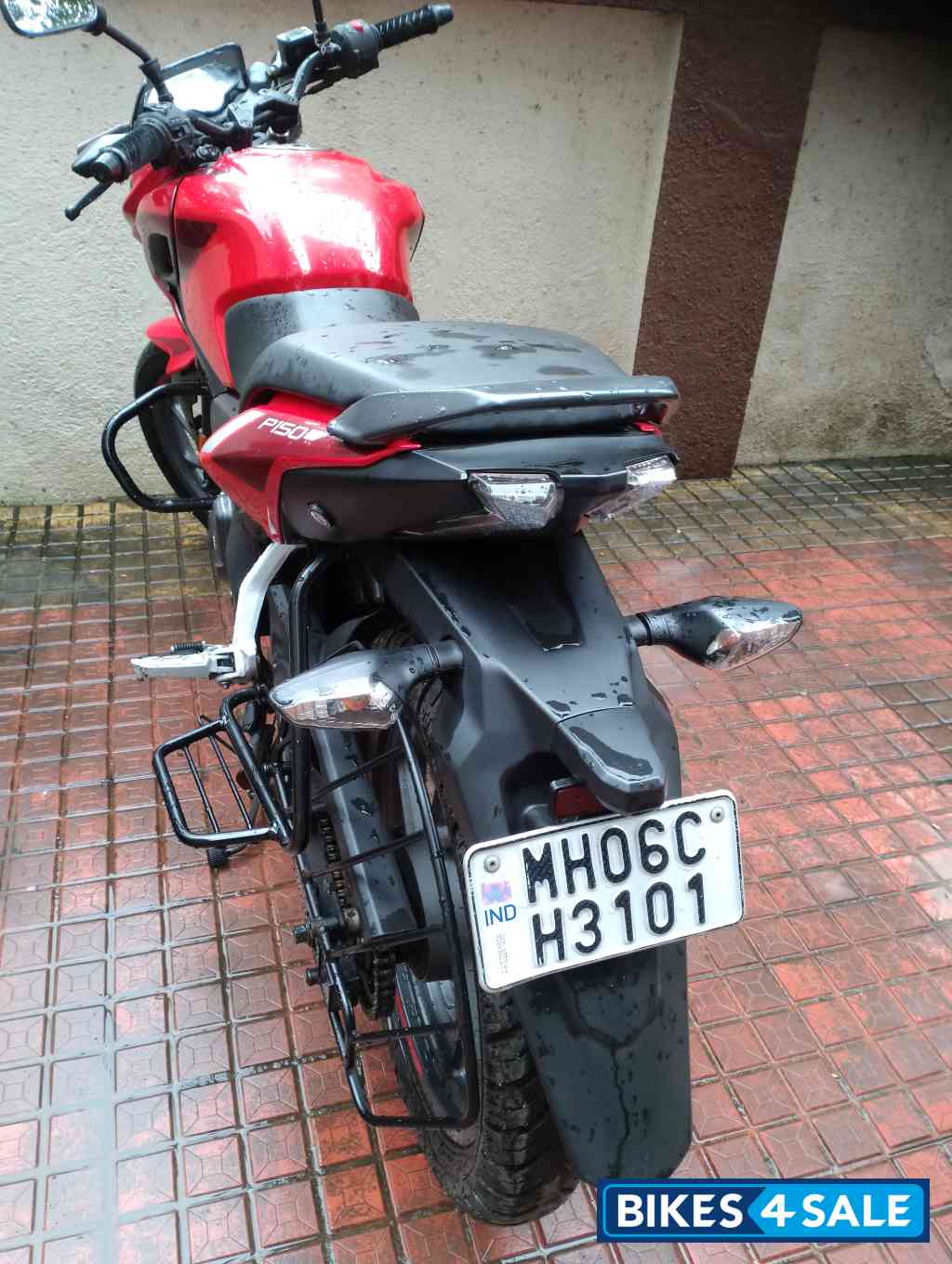Bajaj Pulsar P150 Single Disc Single Seat
