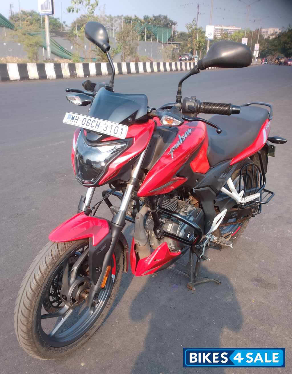 Bajaj Pulsar P150 Single Disc Single Seat