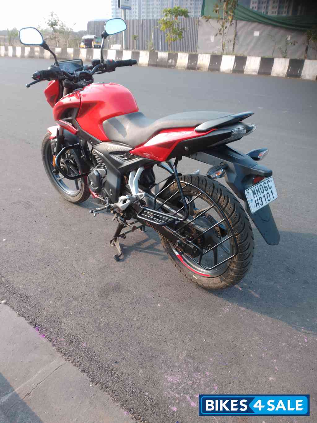 Bajaj Pulsar P150 Single Disc Single Seat