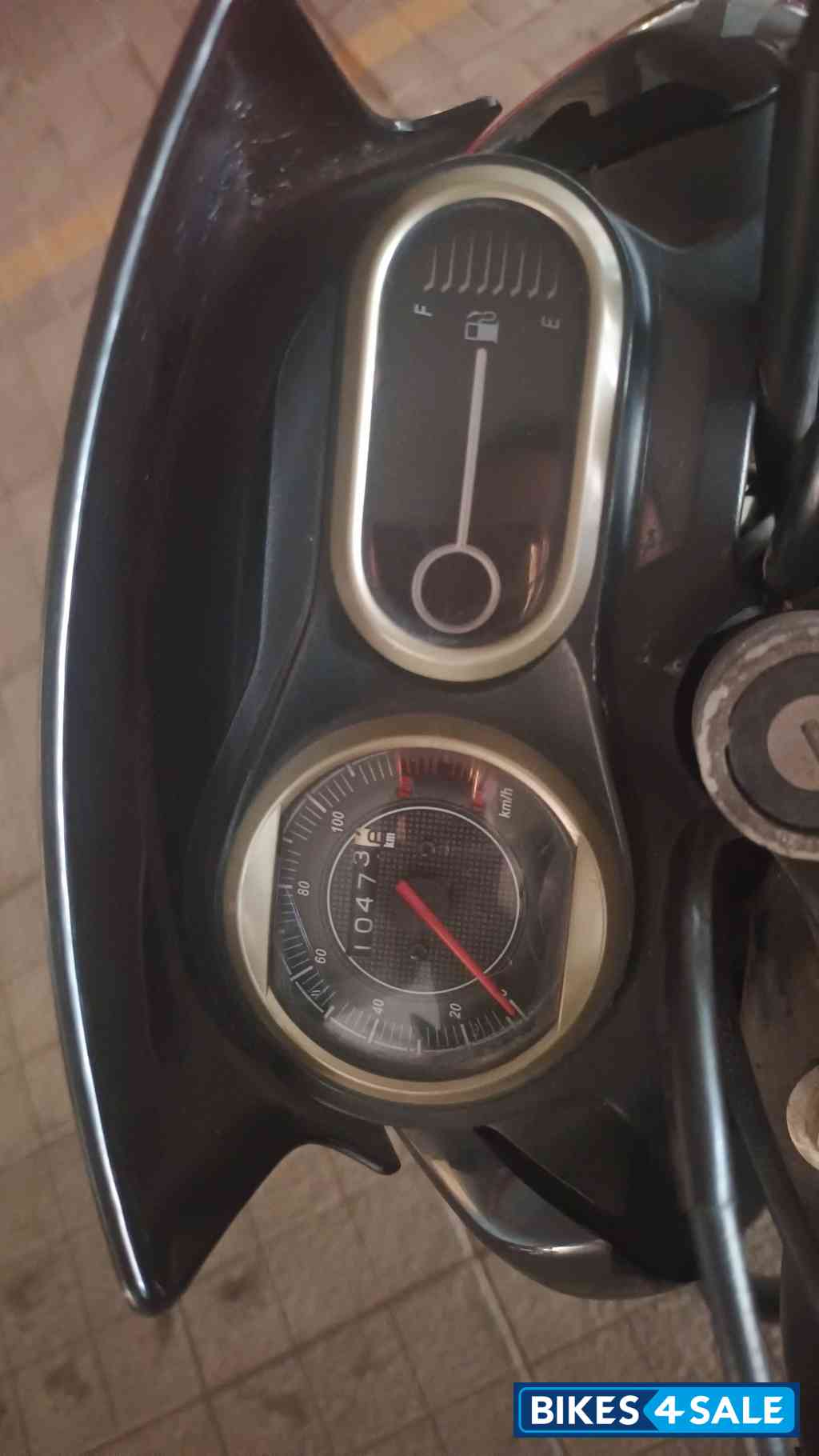 Red/black Bajaj V15 Red/black Bajaj V15