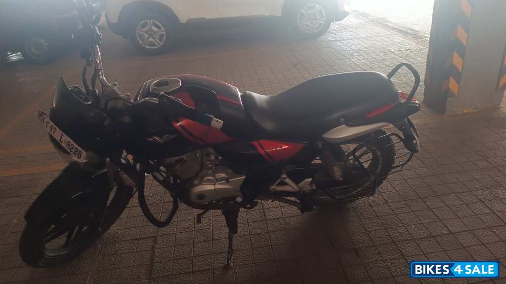 Red/black Bajaj V15 Red/black Bajaj V15
