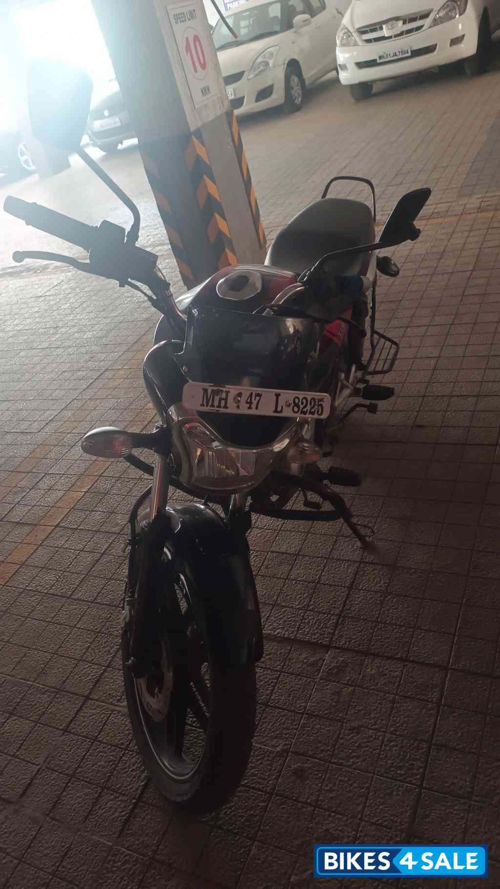 Red/black Bajaj V15 Red/black Bajaj V15