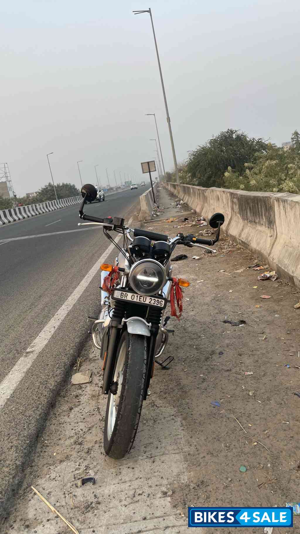 Silver Royal Enfield Interceptor 650 Twin