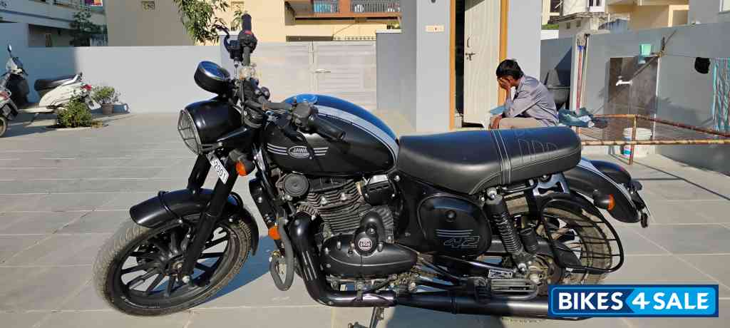 Matt Black Jawa forty two BS6