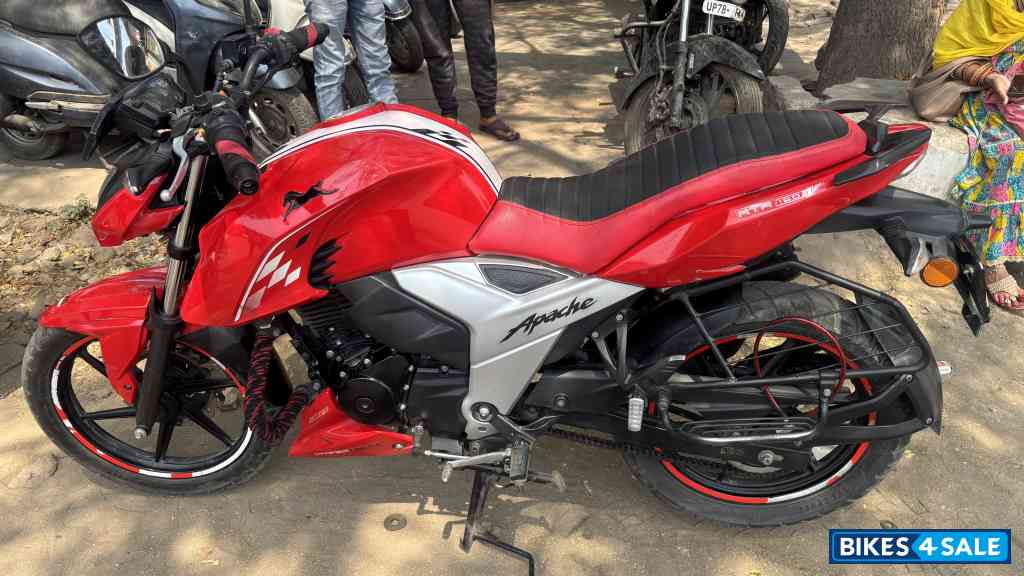 TVS Apache RTR 160 4V BS6