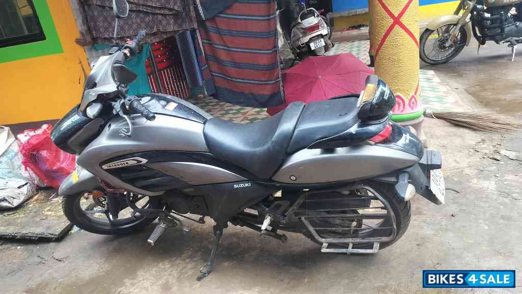 Suzuki Intruder 150 BS6