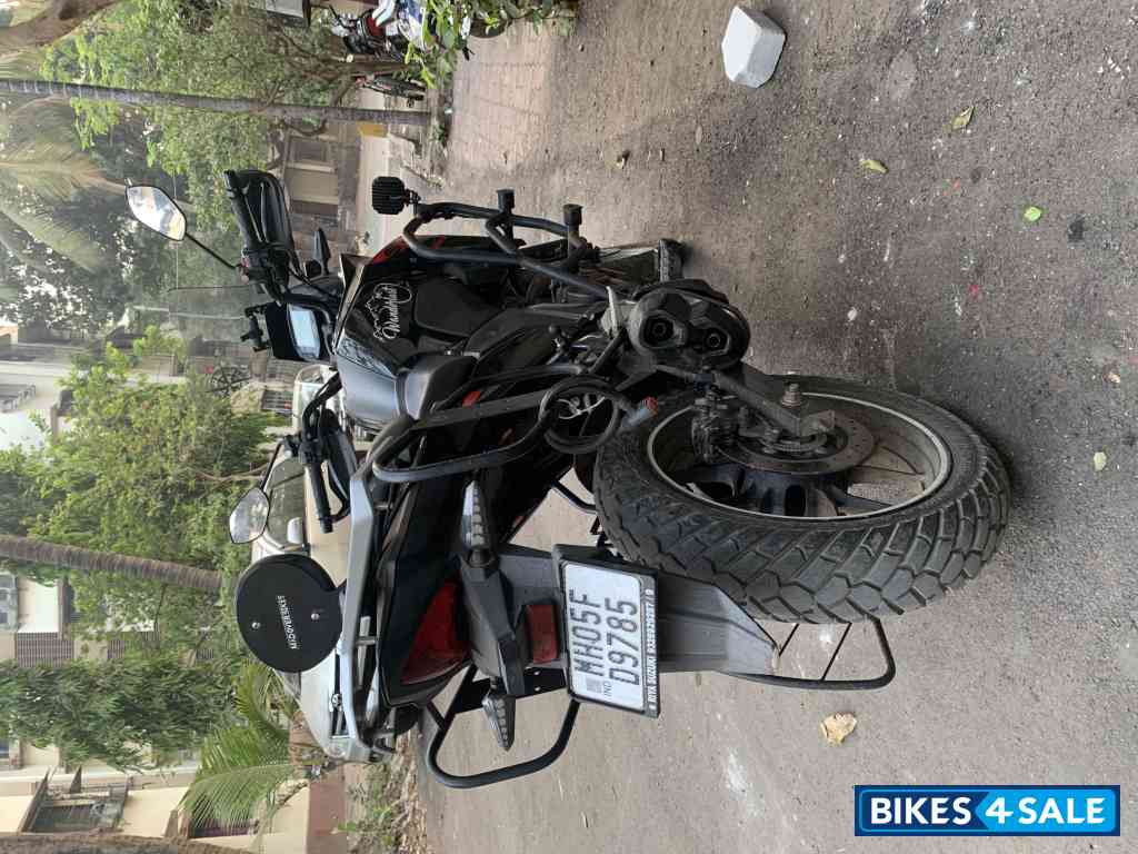 Black Suzuki V-Strom 250 Black Suzuki V-Strom 250