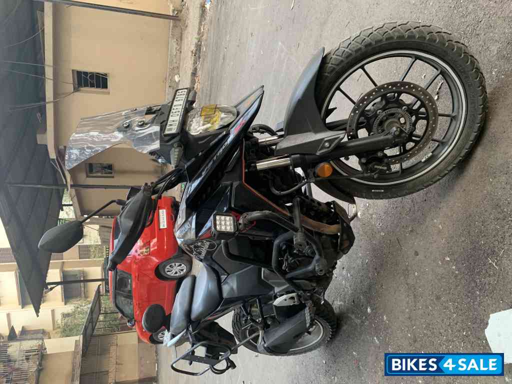 Black Suzuki V-Strom 250 Black Suzuki V-Strom 250