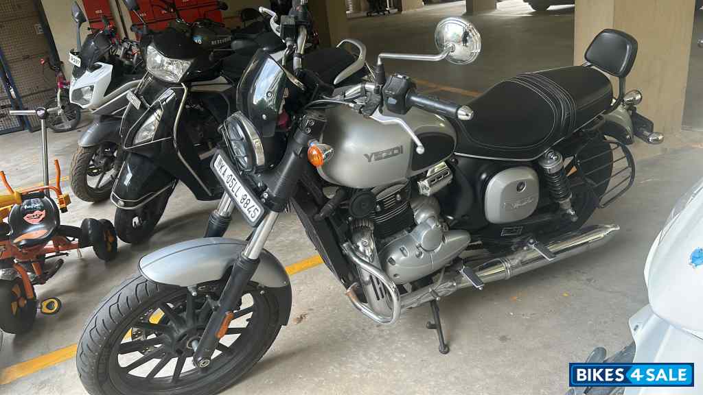 Sin Silver Yezdi Roadster Chrome