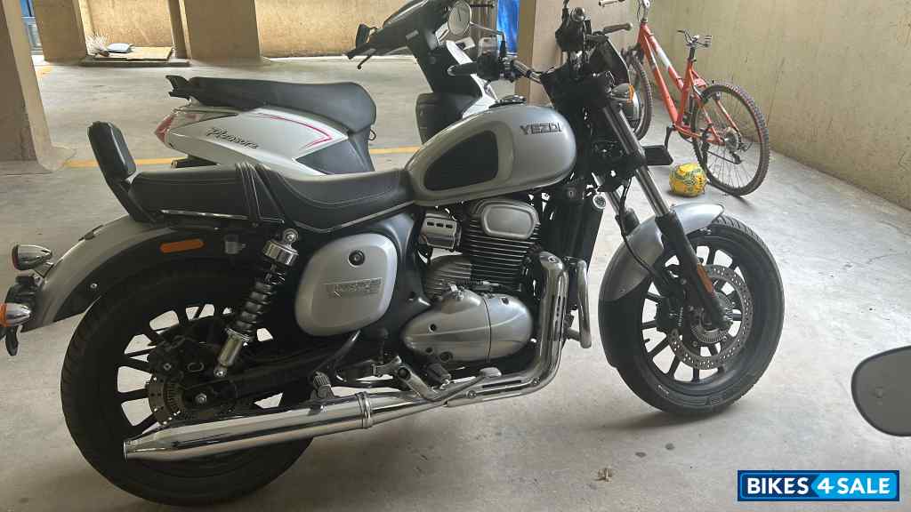 Sin Silver Yezdi Roadster Chrome