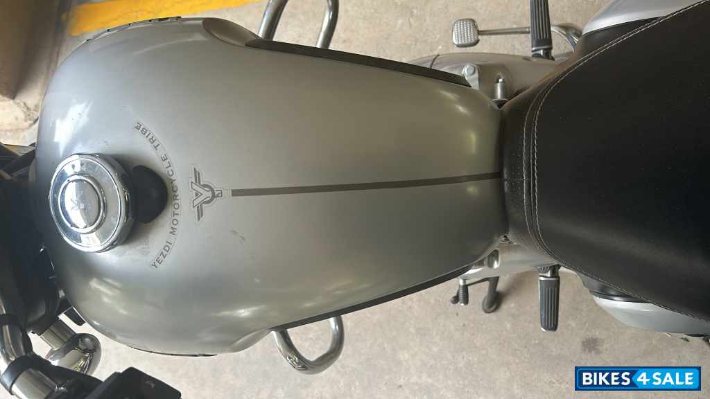 Sin Silver Yezdi Roadster Chrome