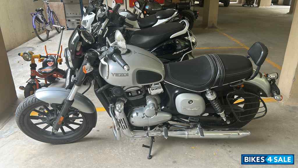 Sin Silver Yezdi Roadster Chrome