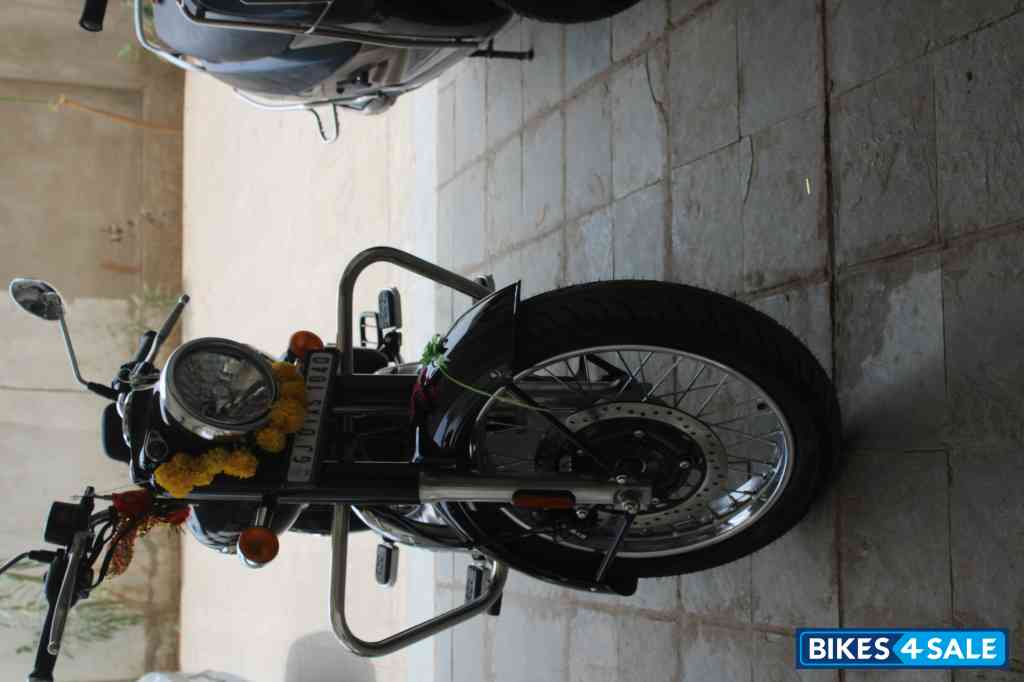 Black Royal Enfield Classic 350 2024