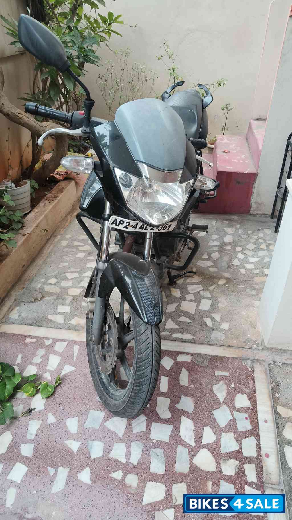 Black TVS Apache RTR 160